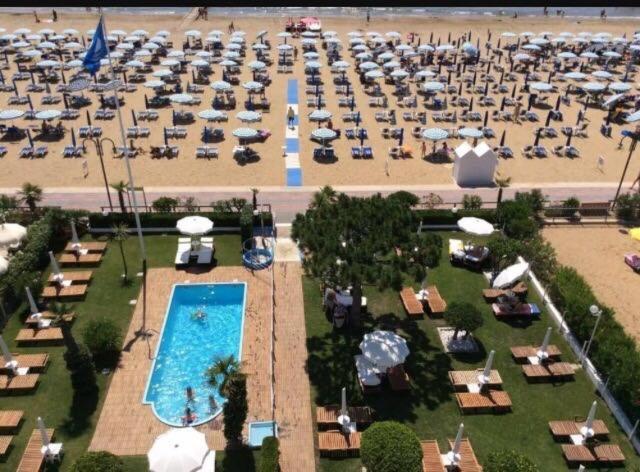 Hotel Universo Lido di Jesolo Exterior photo