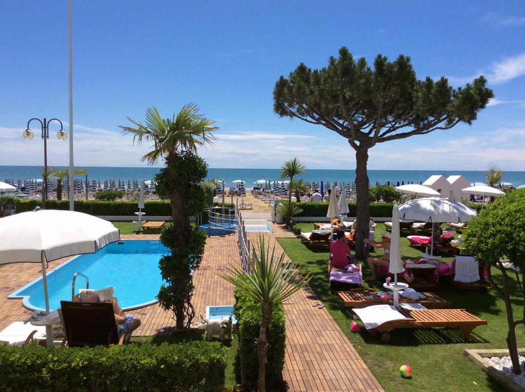 Hotel Universo Lido di Jesolo Exterior photo