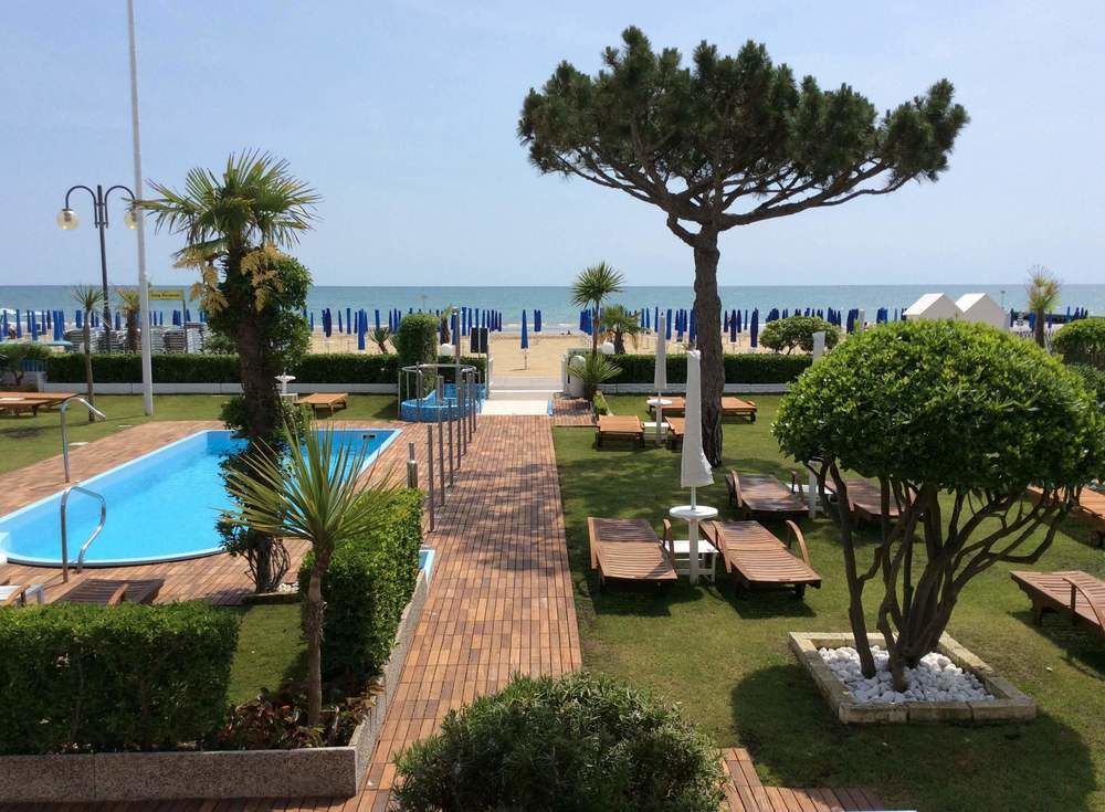 Hotel Universo Lido di Jesolo Exterior photo