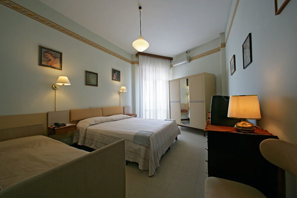 Hotel Universo Lido di Jesolo Exterior photo