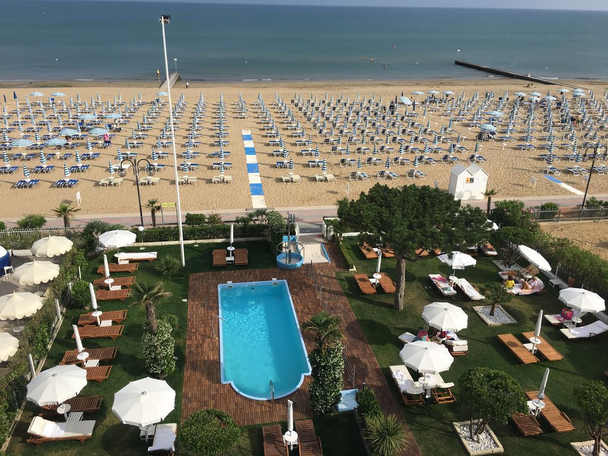 Hotel Universo Lido di Jesolo Exterior photo